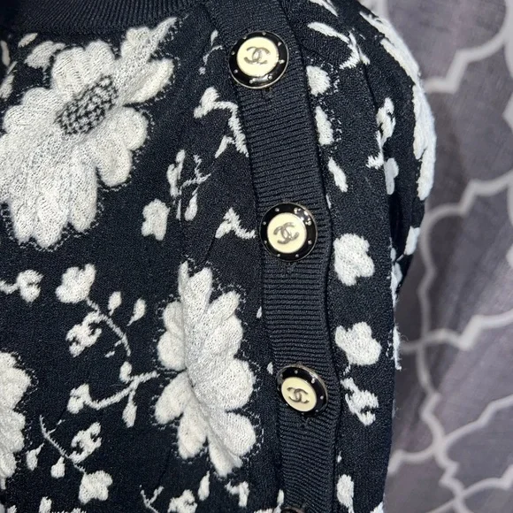 Chanel sweater from 2014 Resort Collection - Picture 5 of 12